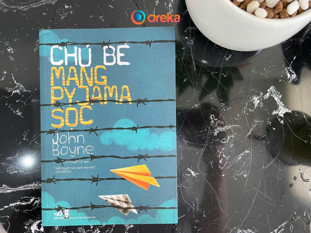 review chú bé mang pyjama sọc
